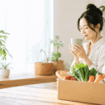 スーパーに行かない暮らしで心の余白を取り戻し、自分らしい生活を楽しむ女性のキッチン風景